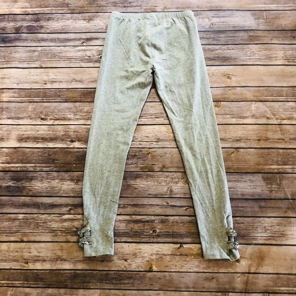 Girls grey leggings w/ sequence details! Size10/12